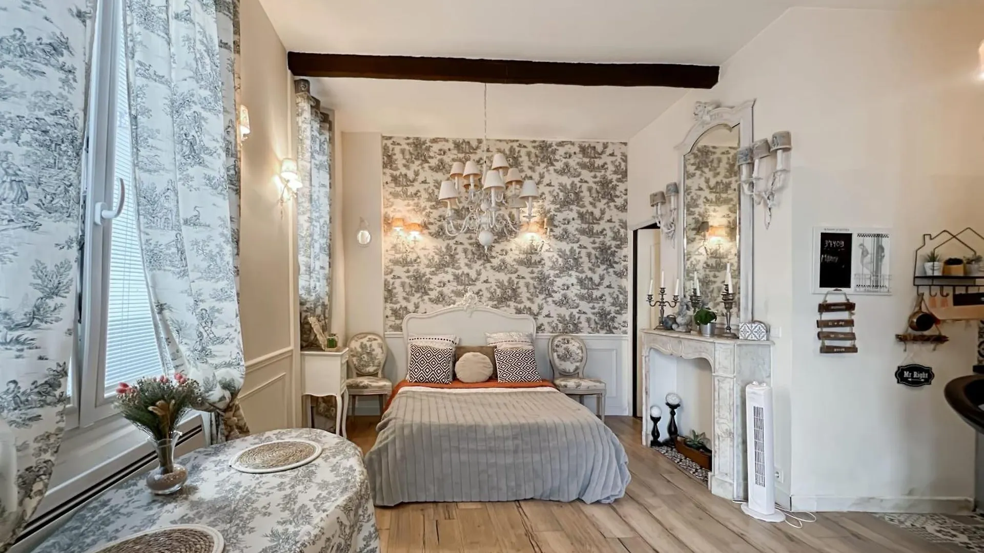 Charming Studio In The Heart Of باريس