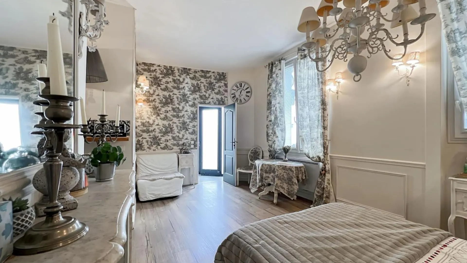 Apartment Charming Studio In The Heart Of Paris France